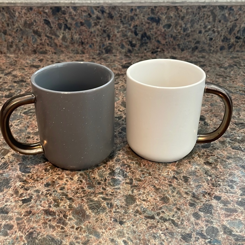 Like New Set of Threshold Mugs